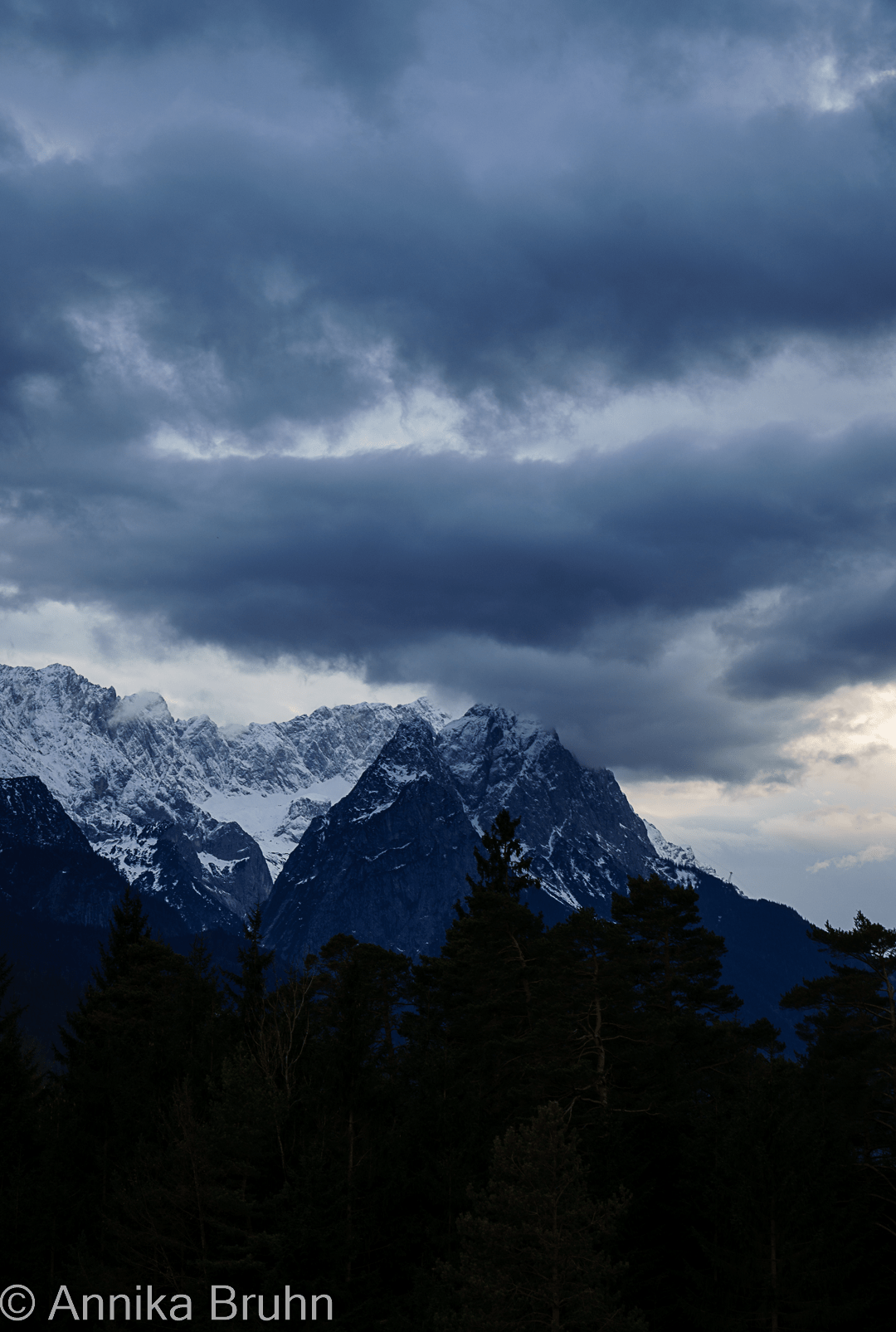 Die Zugspitze versteckt sich hinter Wolken!